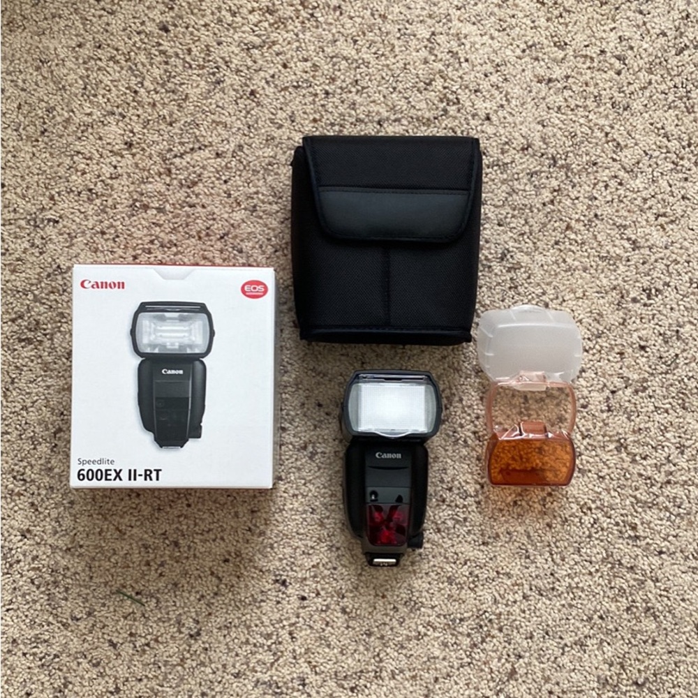 Canon 600EX II-RT speed light flash (EOS accessories)